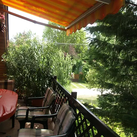 Var-lak Kenesen *